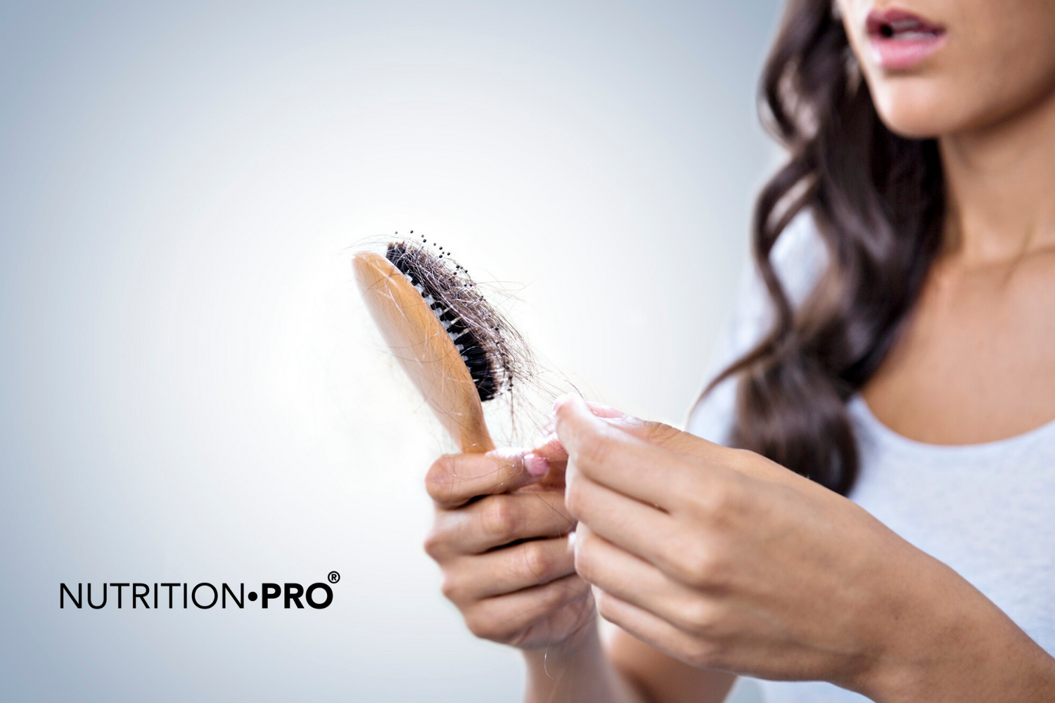 Chute de cheveux (Alopécie): Quelles en sont les causes et que faire pour l'éviter ?