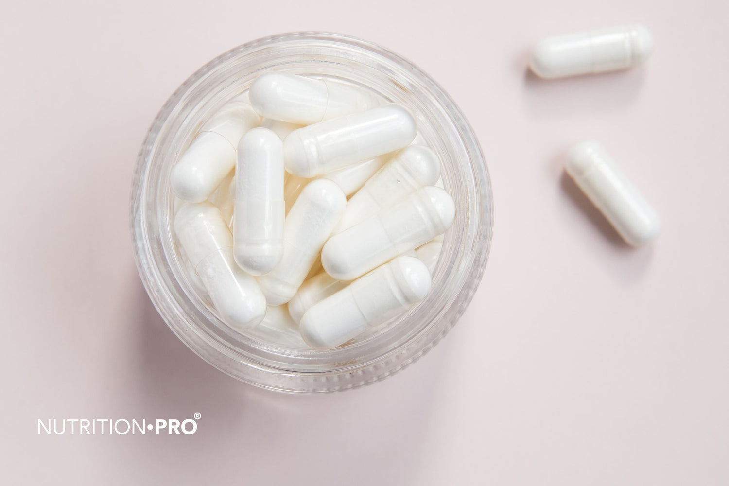 Biotine (vitamine B8) : cheveux, ongles, bienfaits, dangers et dosage (le guide complet 2026)