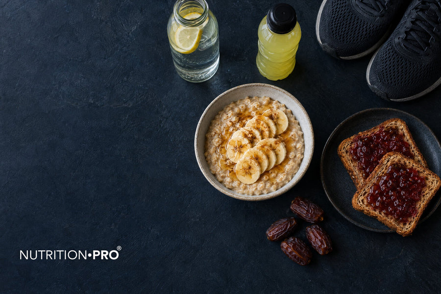 Porridge à la banane, tartines, eau et chaussures de course, que manger avant de courir